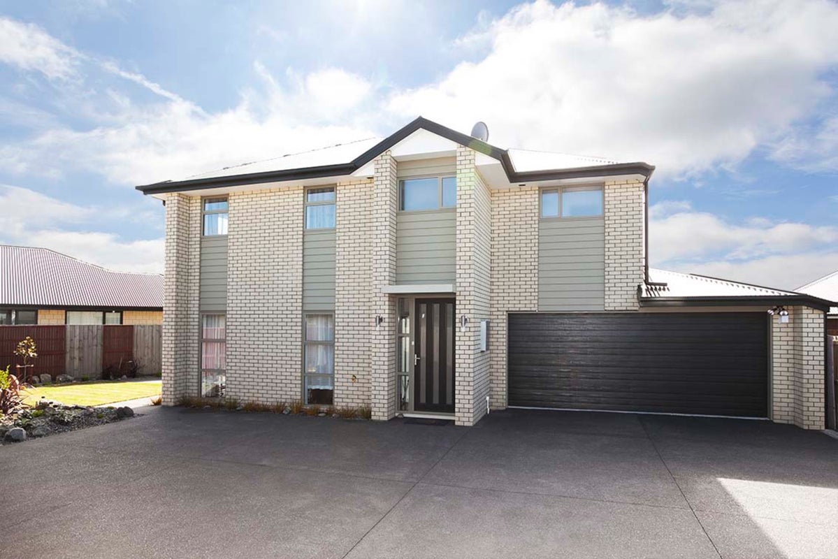 16A Somerville Crescent, Aidanfield, Christchurch - Carousel 1