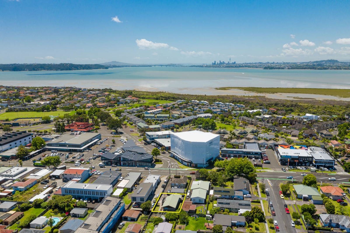 1/528 Te Atatu Road, Te Atatu Peninsula, Auckland - Carousel 30