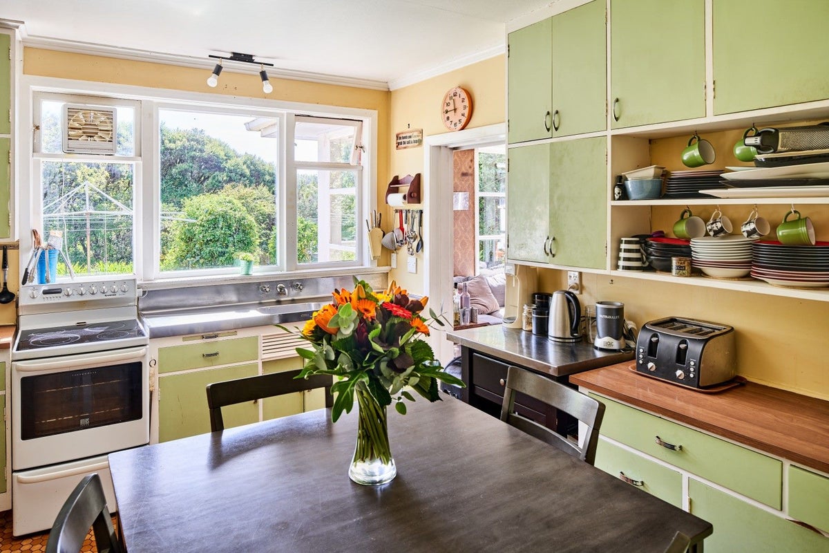 19 Corlett Road, Plimmerton, Porirua - Carousel 2