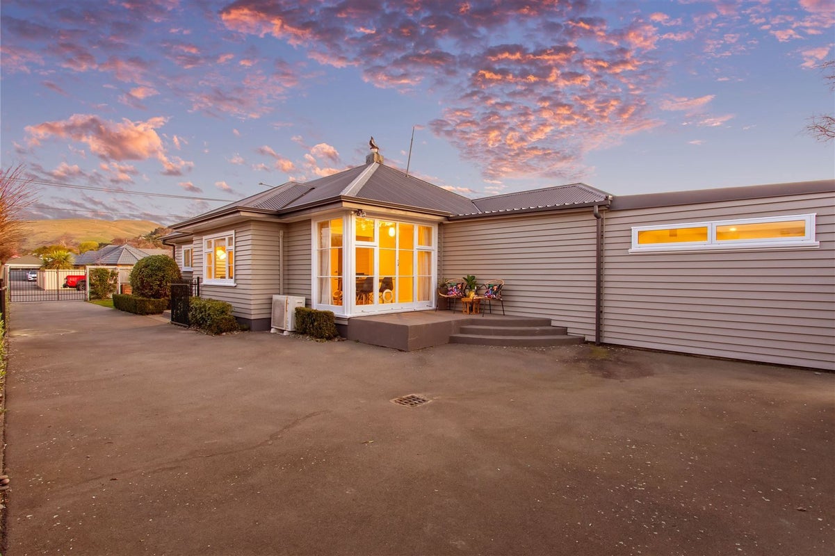 17 Gamblins Road, Saint Martins, Christchurch - Carousel 17