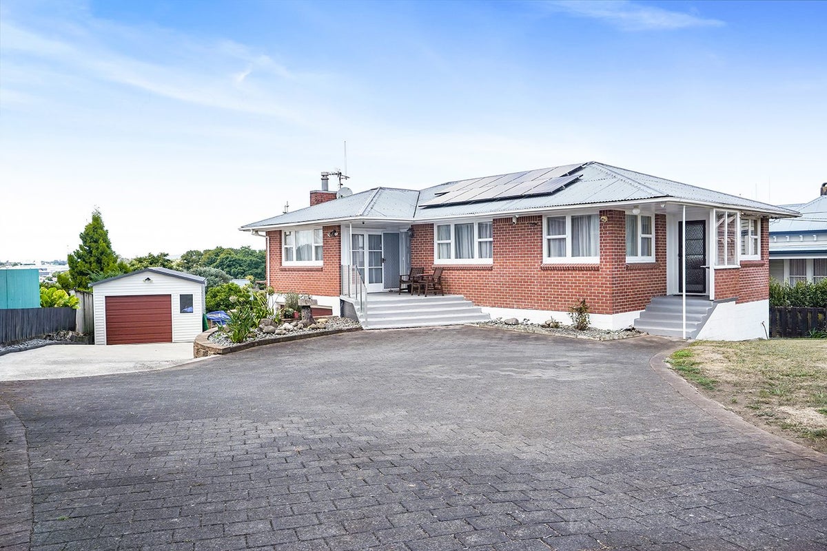 107 Tuhikaramea Road, Dinsdale, Hamilton - Carousel 1