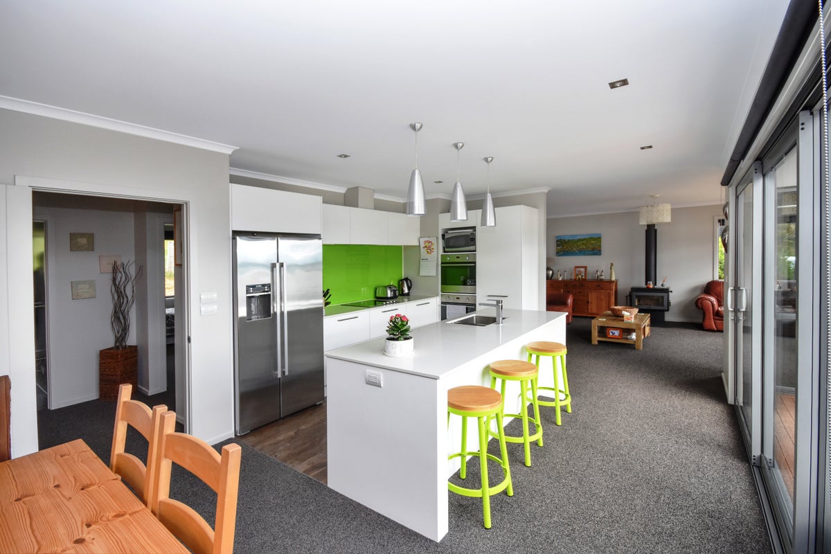 104 Mission Cove, Company Bay, Dunedin - Carousel 2
