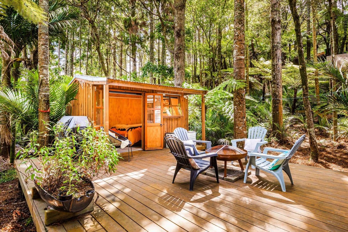 227 Woodlands Park Road, Titirangi, Auckland - Carousel 1