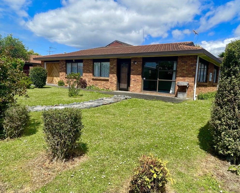 15C Roberts Road, Te Atatu South, Auckland - Carousel 1