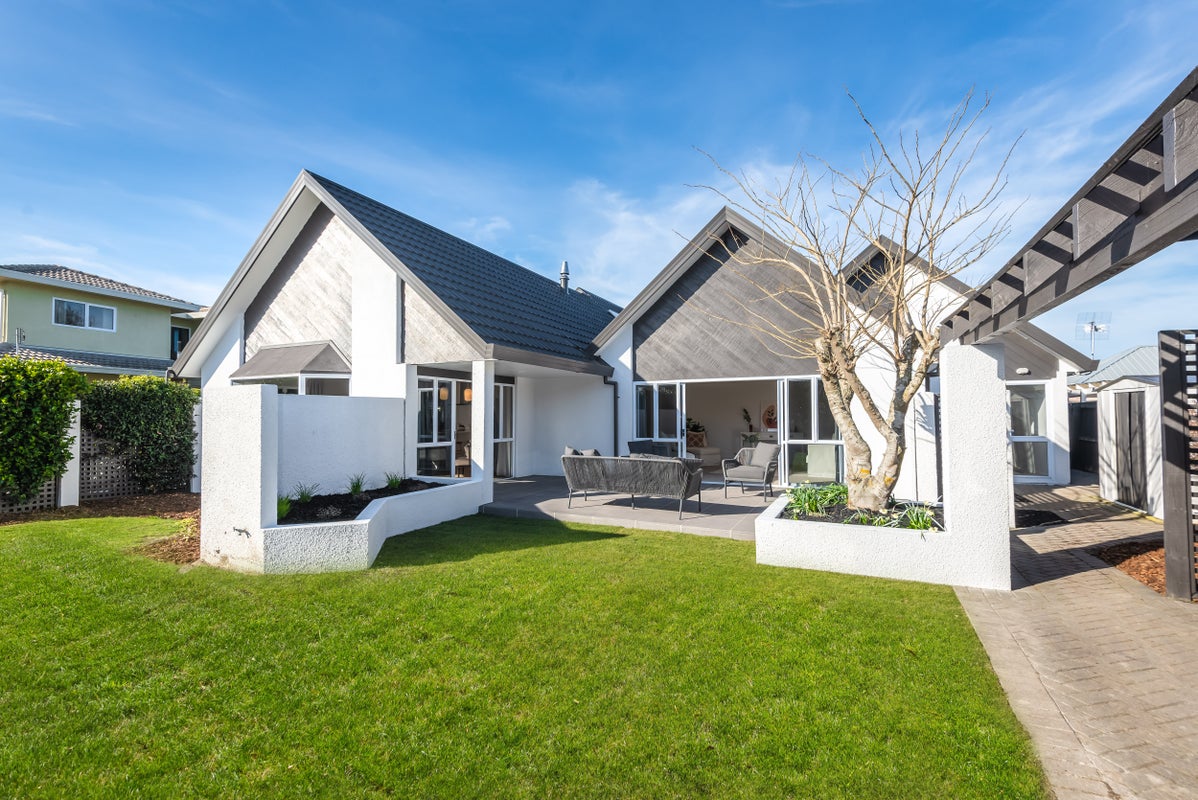 27 Creese Place, Redwood, Christchurch - Carousel 1