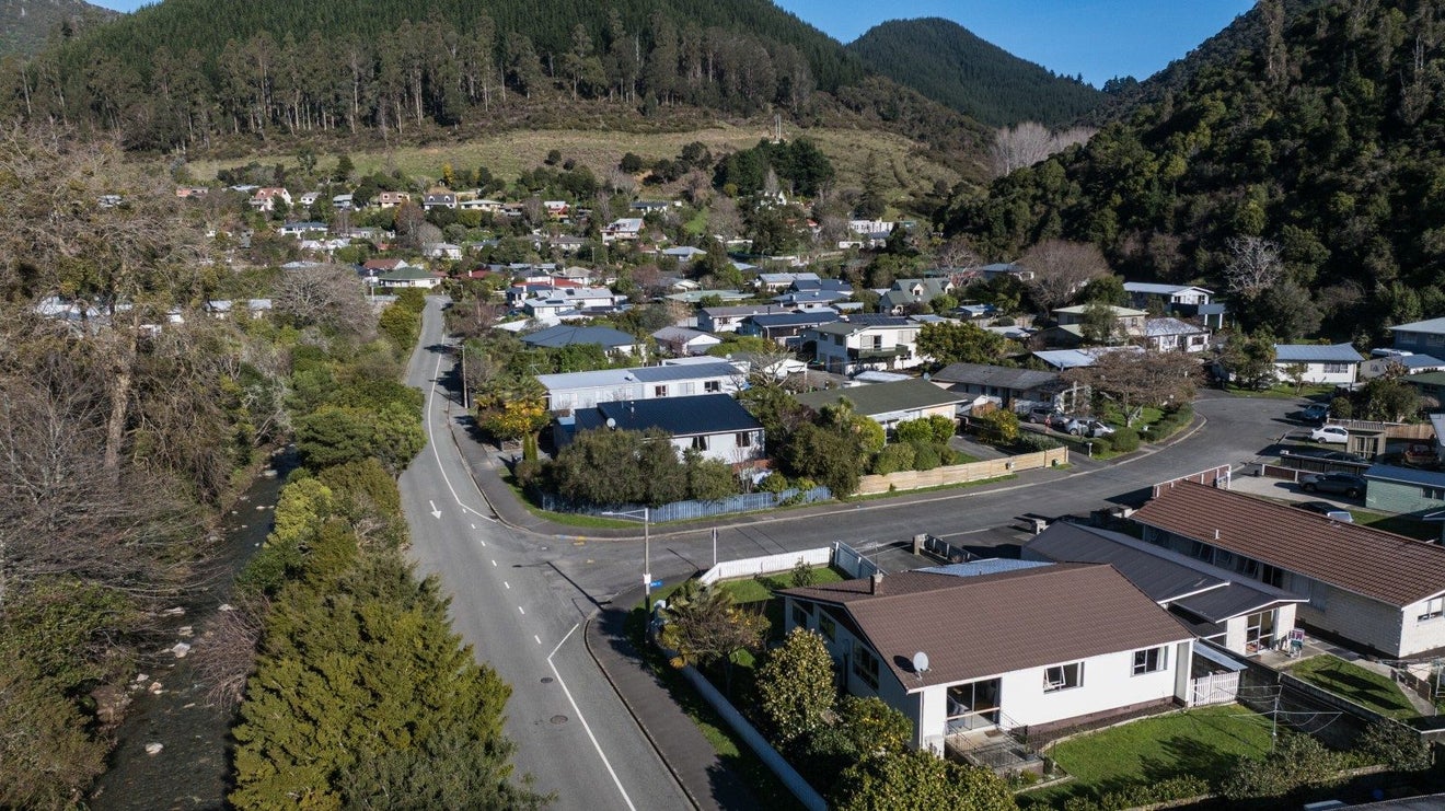 2 Burn Place, The Brook, Nelson - Carousel 19