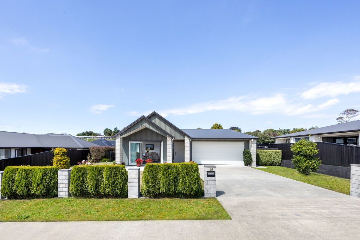 46 Oak Ridge Drive, Te Awamutu, Te Awamutu - Carousel 1