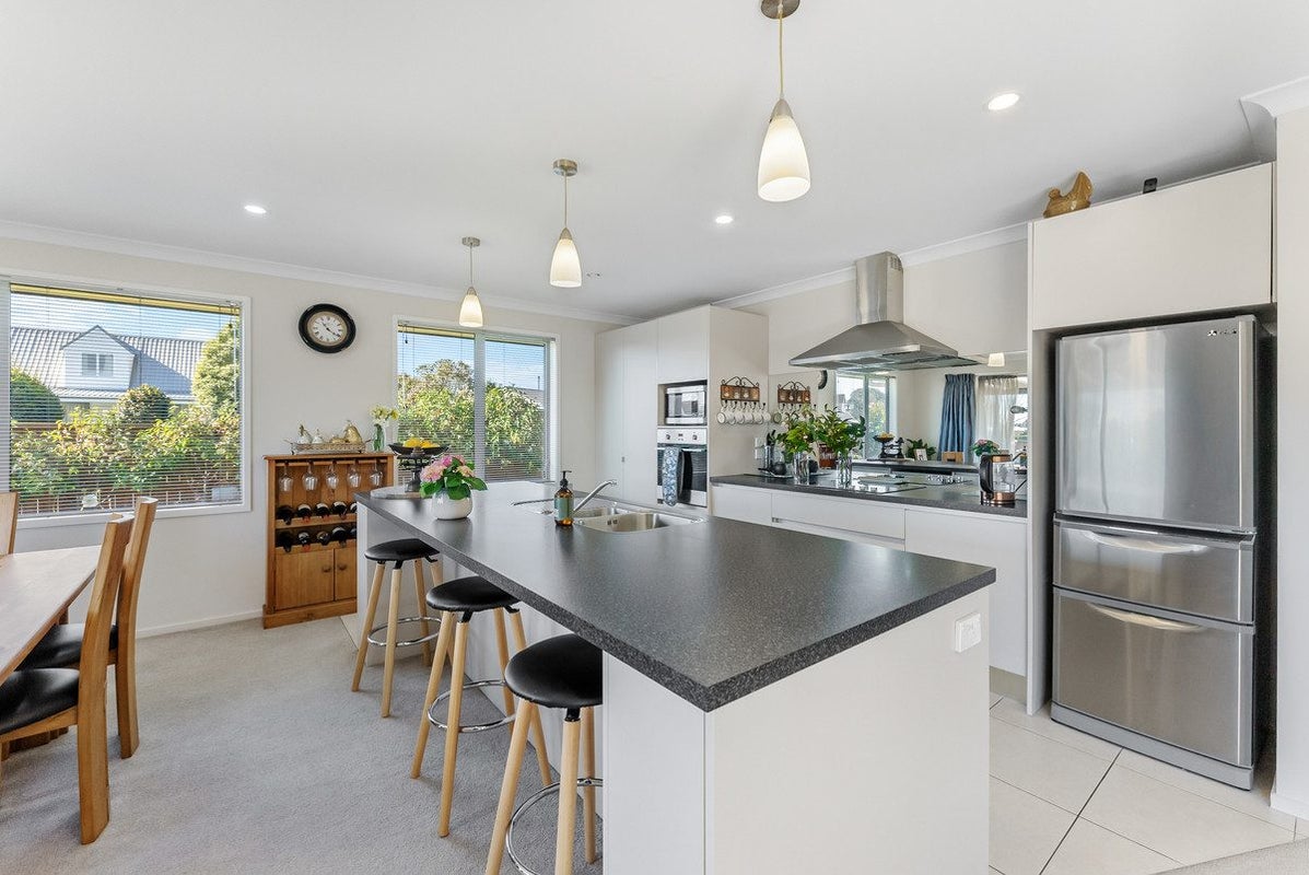 1 Honeyfield Drive, Whalers Gate, New Plymouth - Carousel 2