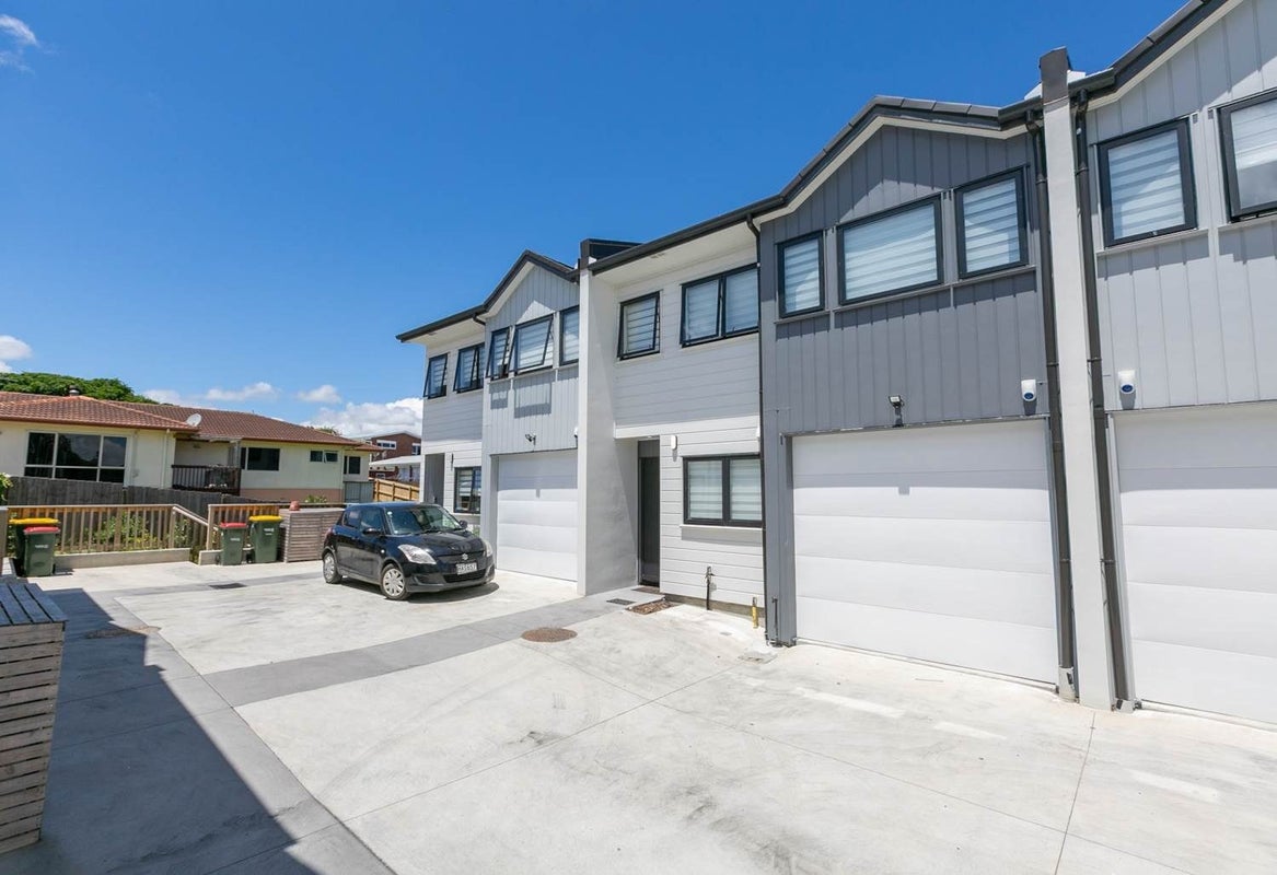 11 Shahkot Way, Papatoetoe, Auckland - Carousel 2