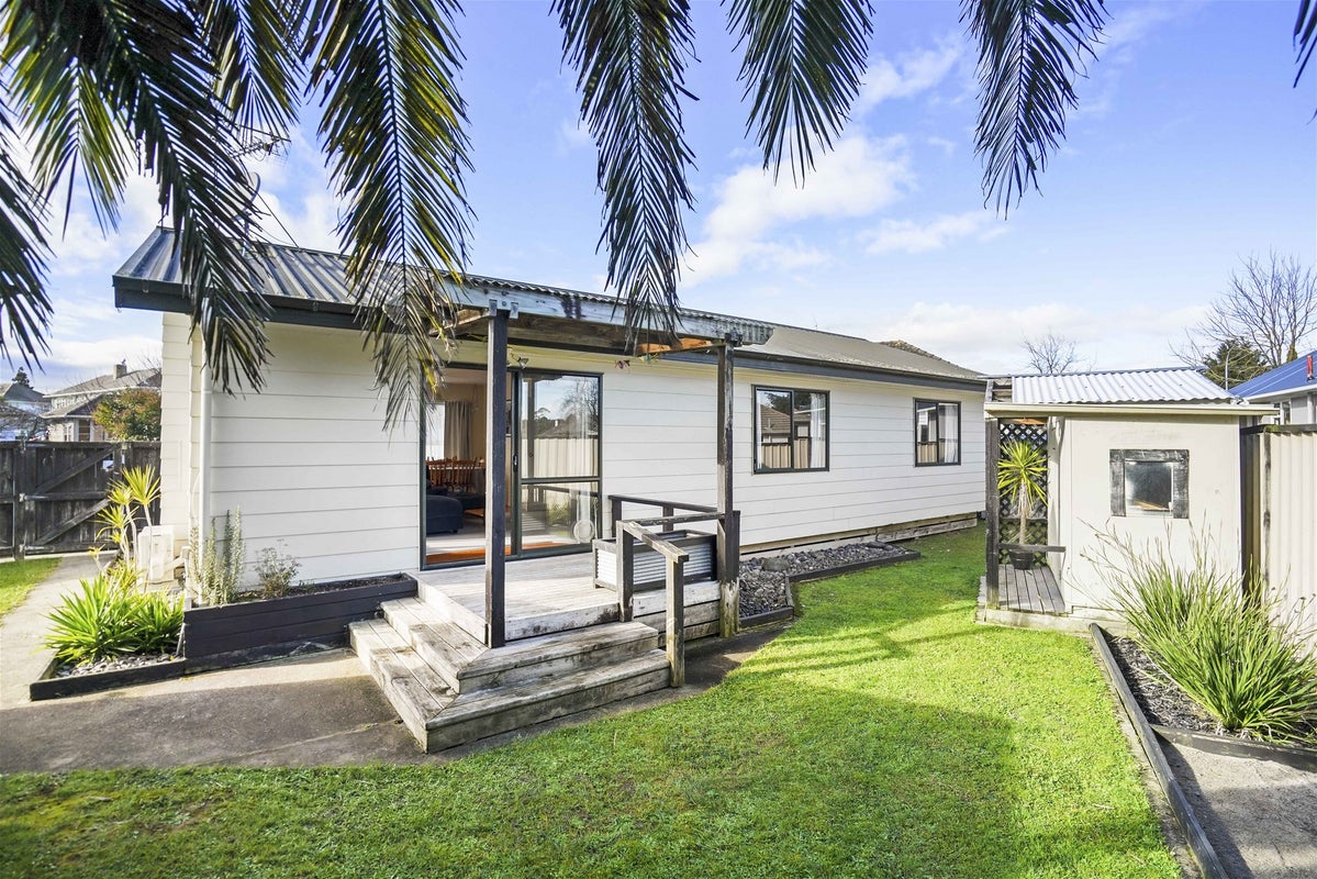 54 Ross Crescent, Fairfield, Hamilton - Carousel 1