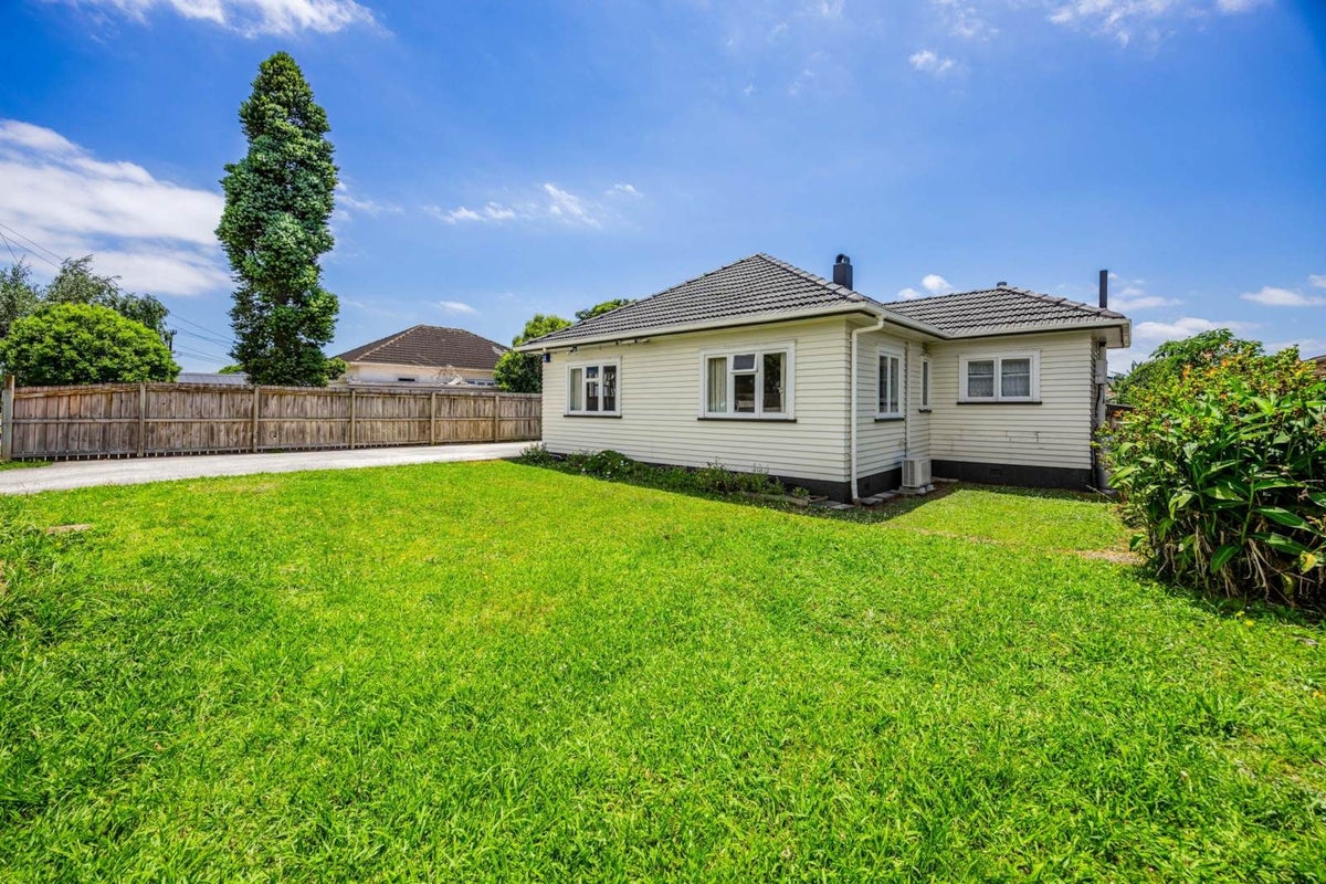 45 Russell Road, Manurewa, Auckland - Carousel 11