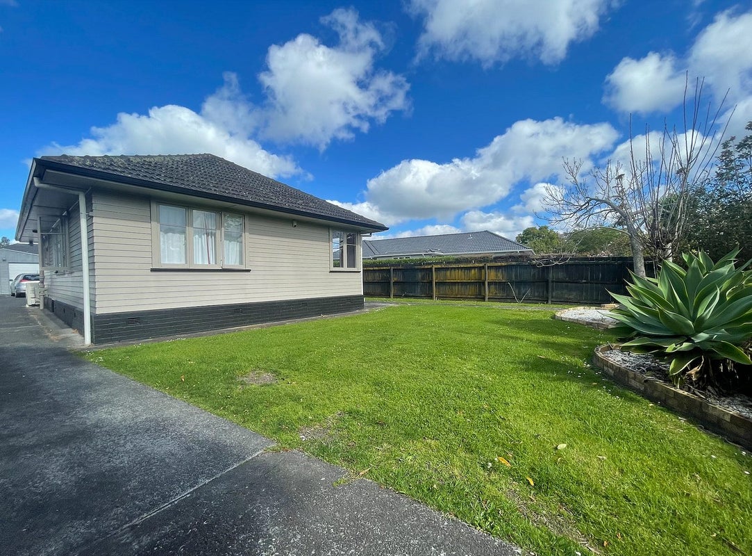 31 Durham Street, Te Atatu Peninsula, Auckland - Carousel 1