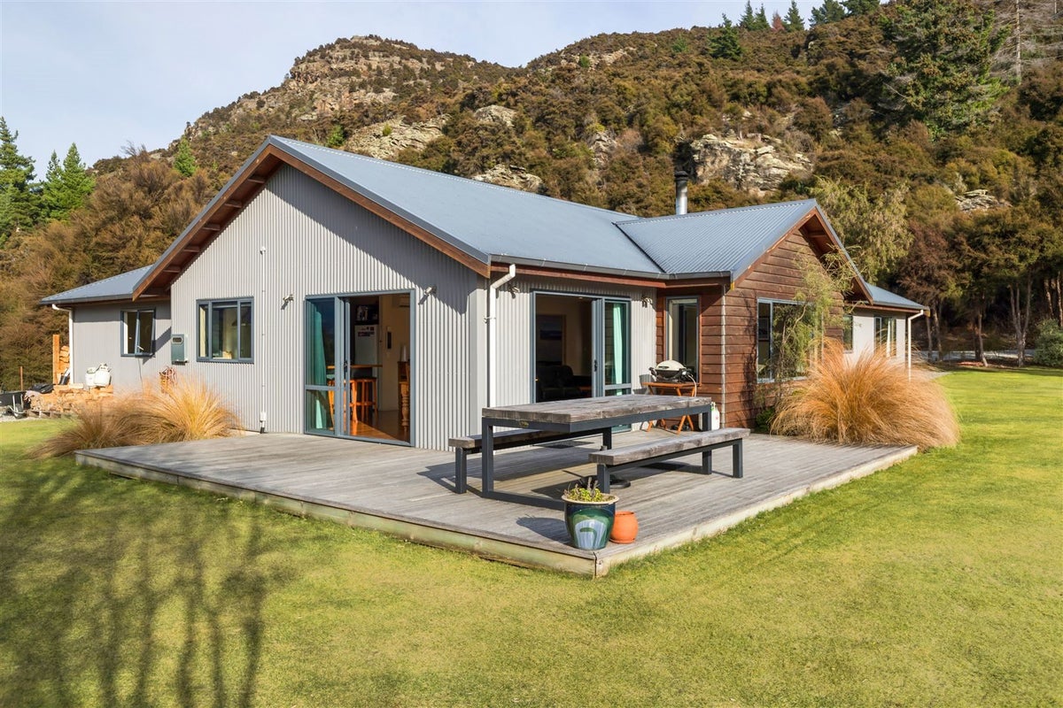 30 Rockhaven, Albert Town, Wanaka - Carousel 21