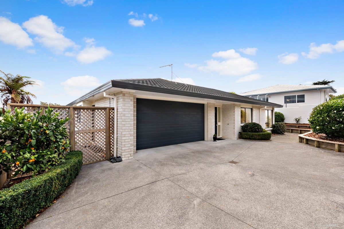 2/13 West Fairway, Golflands, Auckland - Carousel 1