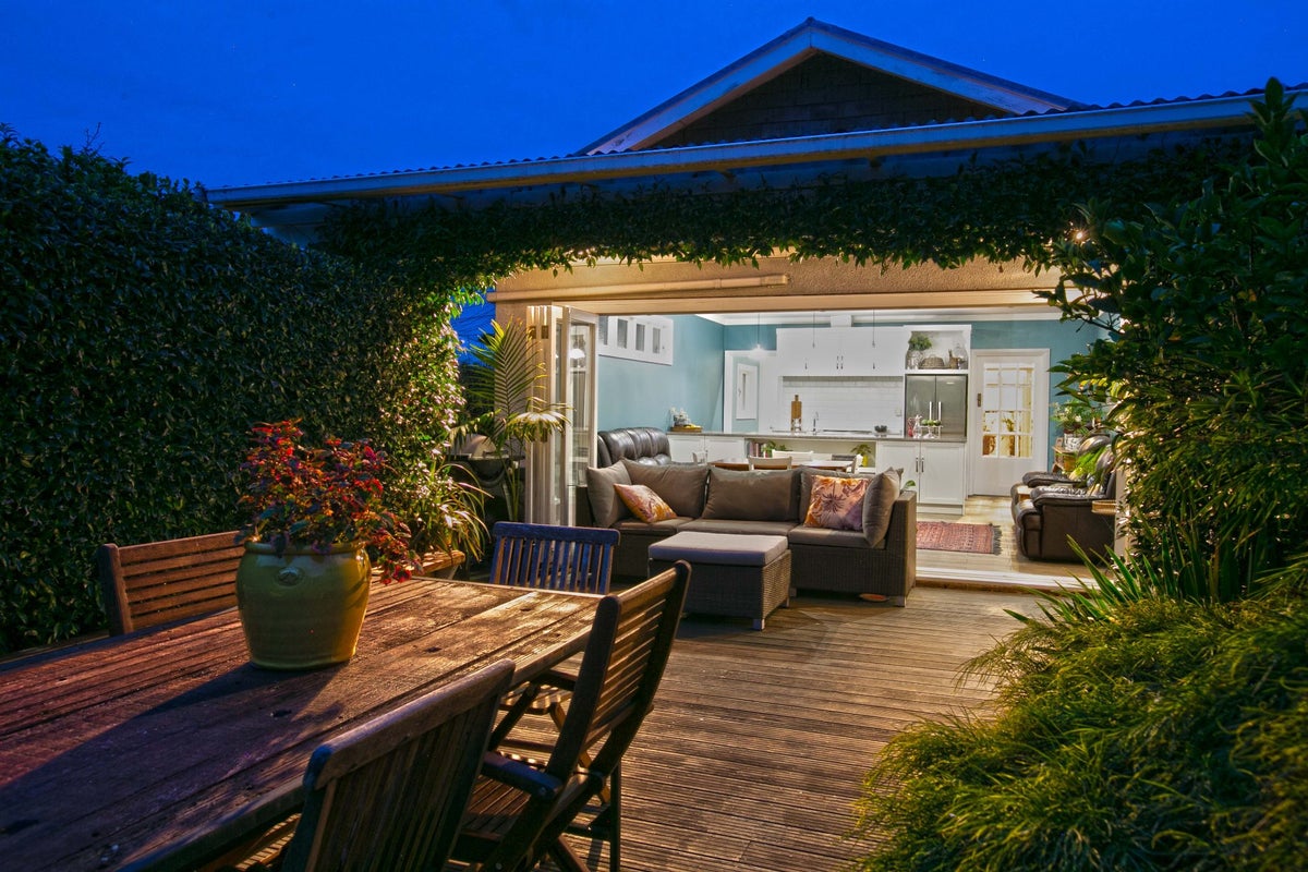 76 BARRETT ST, Westown, New Plymouth  - Carousel 28