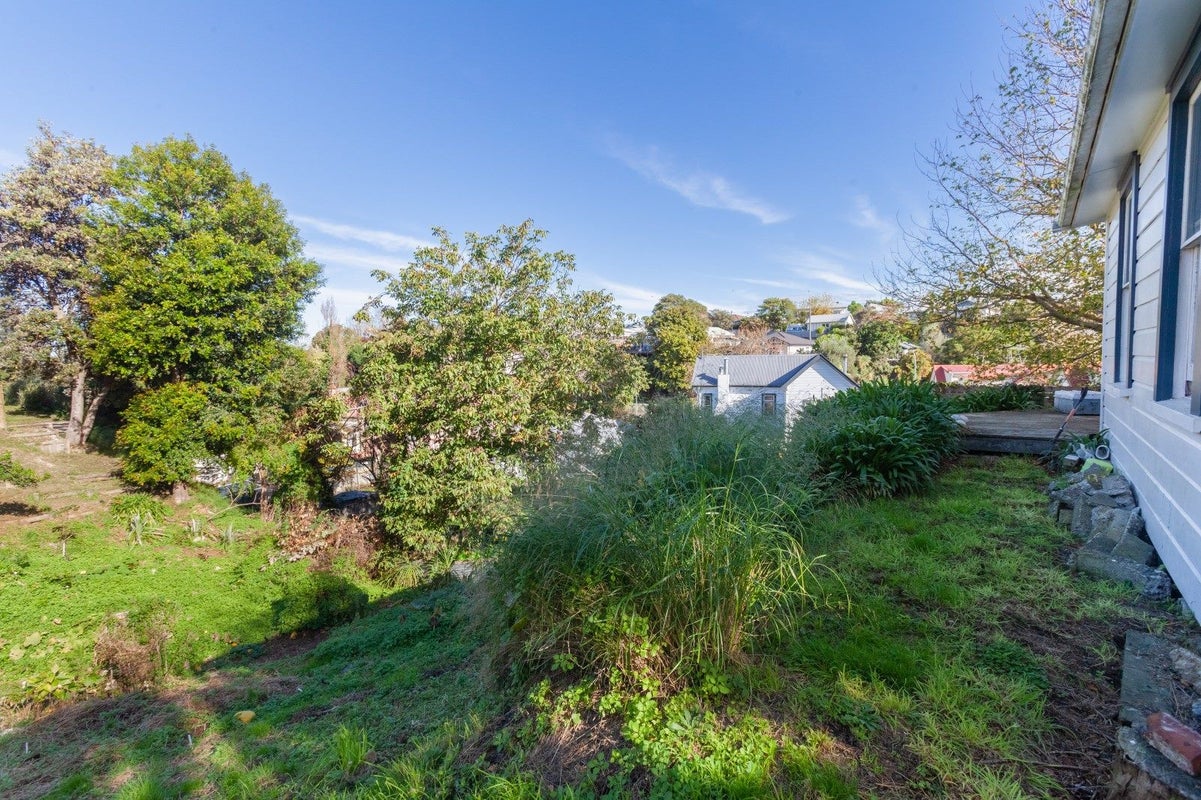 1 Harvey Road, Bluff Hill, Napier - Carousel 21