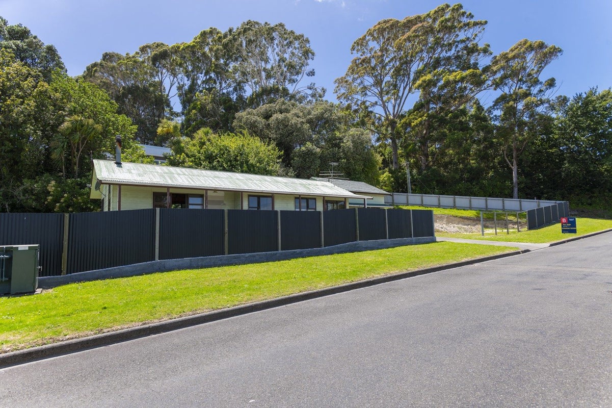 1 Gordon Street, Mangapapa, Gisborne - Carousel 1