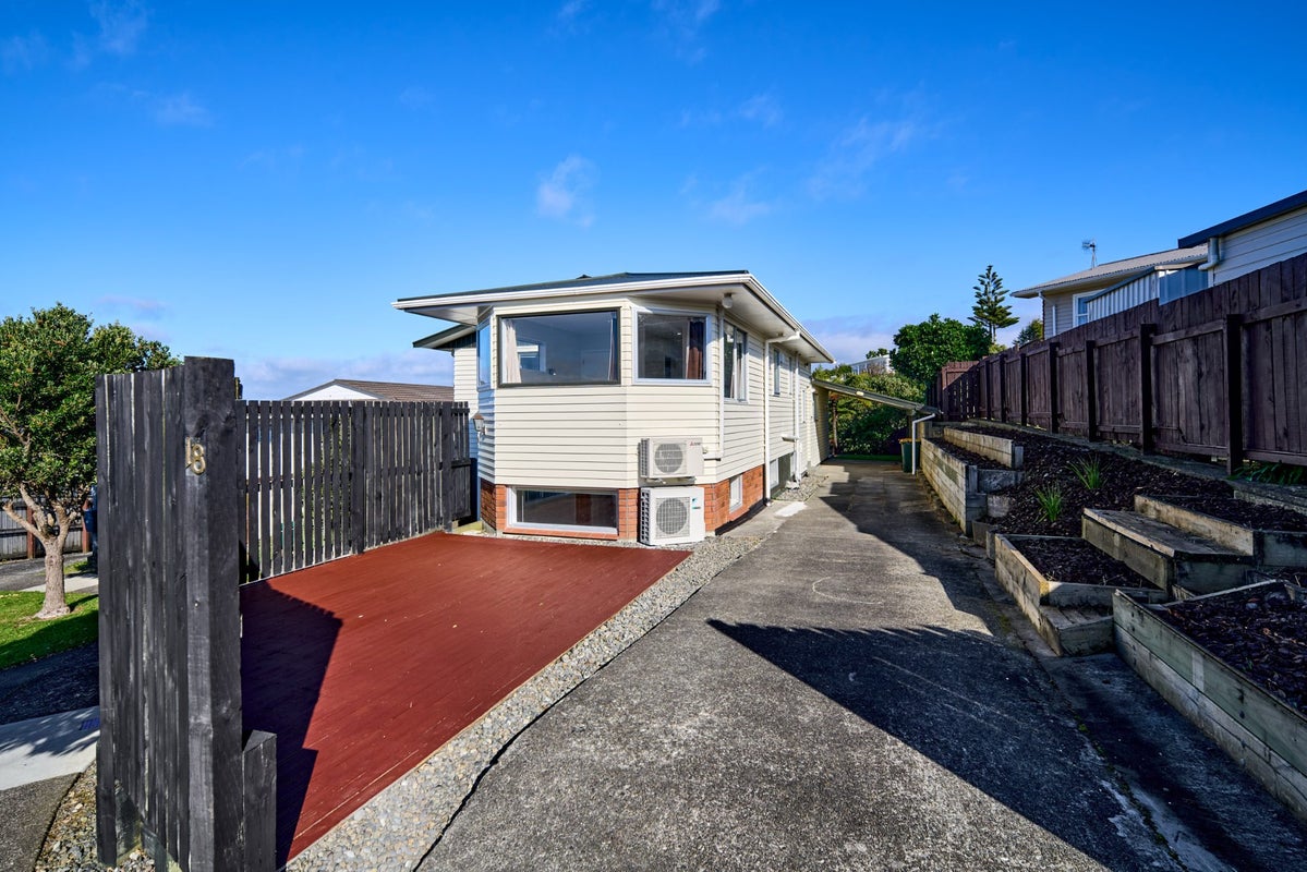 18 Eastview Grove, Normandale, Lower Hutt - Carousel 27
