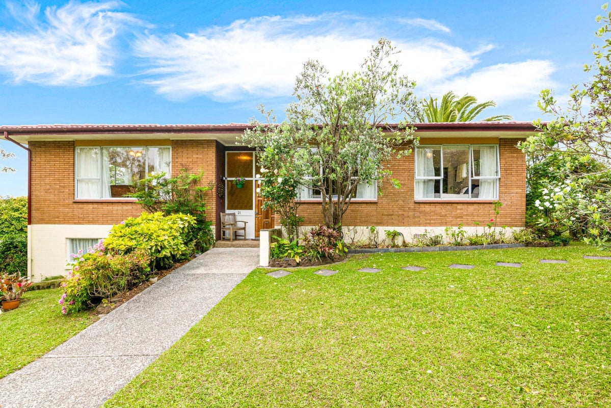 21 Glenwood Avenue, Birkenhead, Auckland - Carousel 1