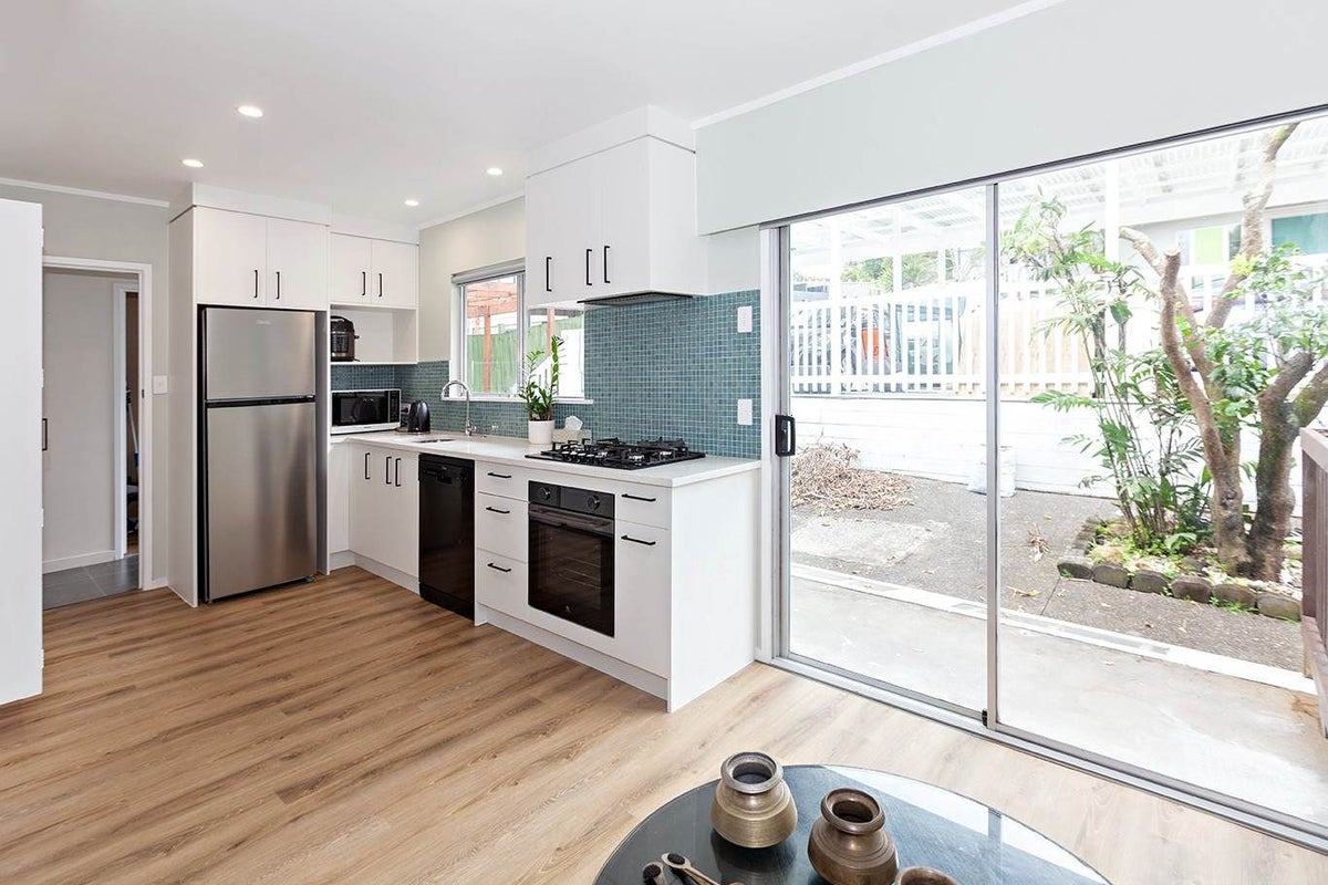 3/120 Lynbrooke Avenue, Blockhouse Bay, Auckland - Carousel 2