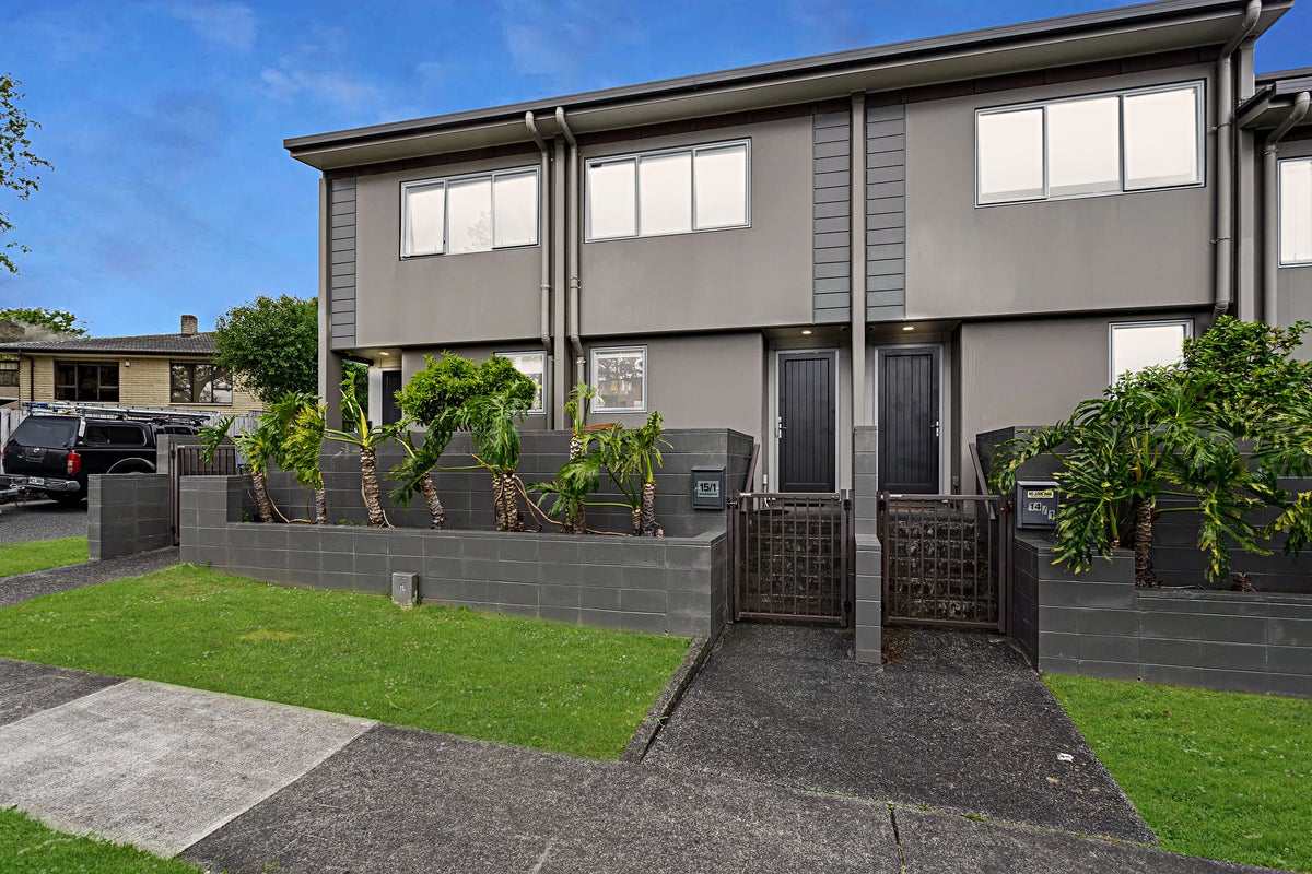 15/1 Gracechurch Drive, Flat Bush, Auckland - Carousel 1