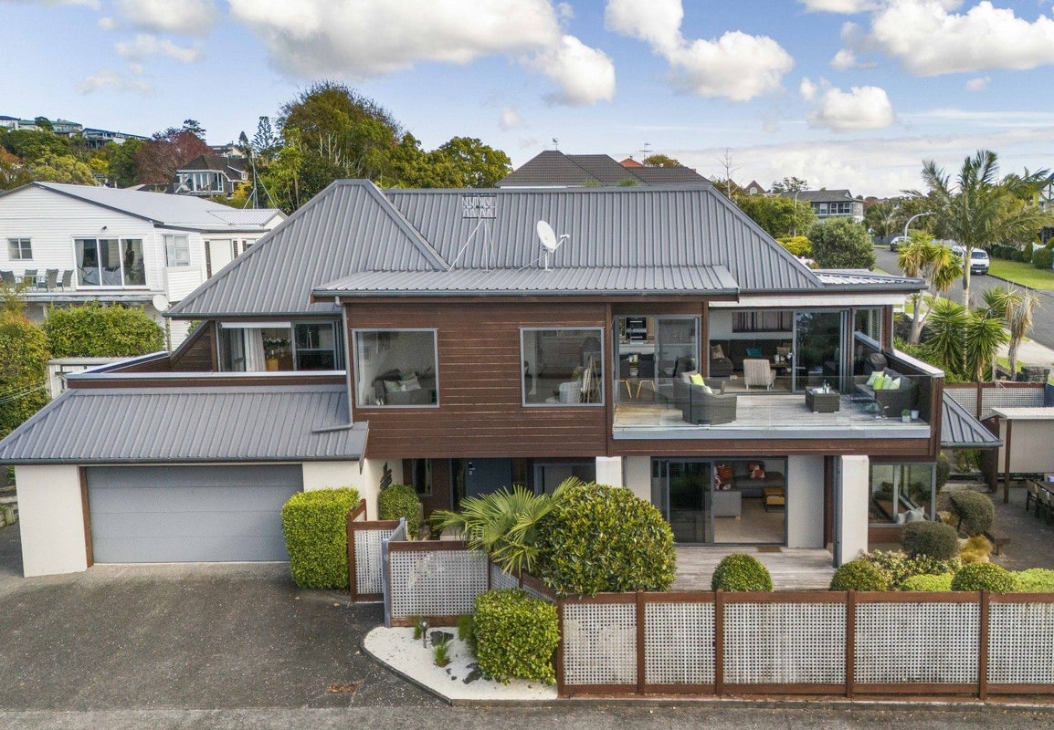 17 Sea View Terrace, Cockle Bay, Auckland - Carousel 1