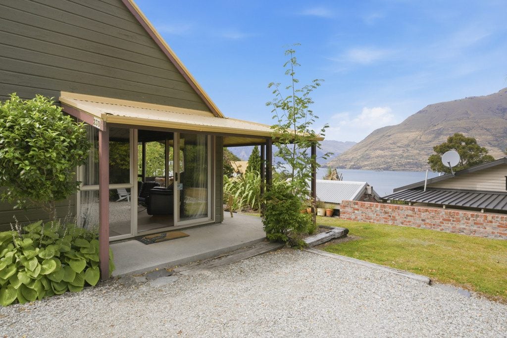 230 Fernhill Road, Sunshine Bay, Queenstown - Carousel 1