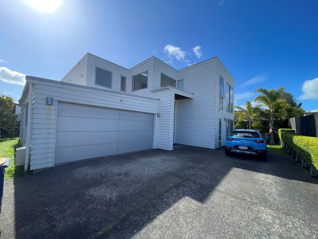 10A Fraser Road, Narrow Neck, Auckland - Carousel 1