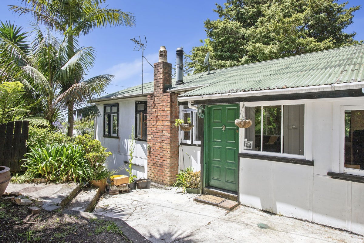 184 Atkinson Road, Titirangi, Auckland - Carousel 1