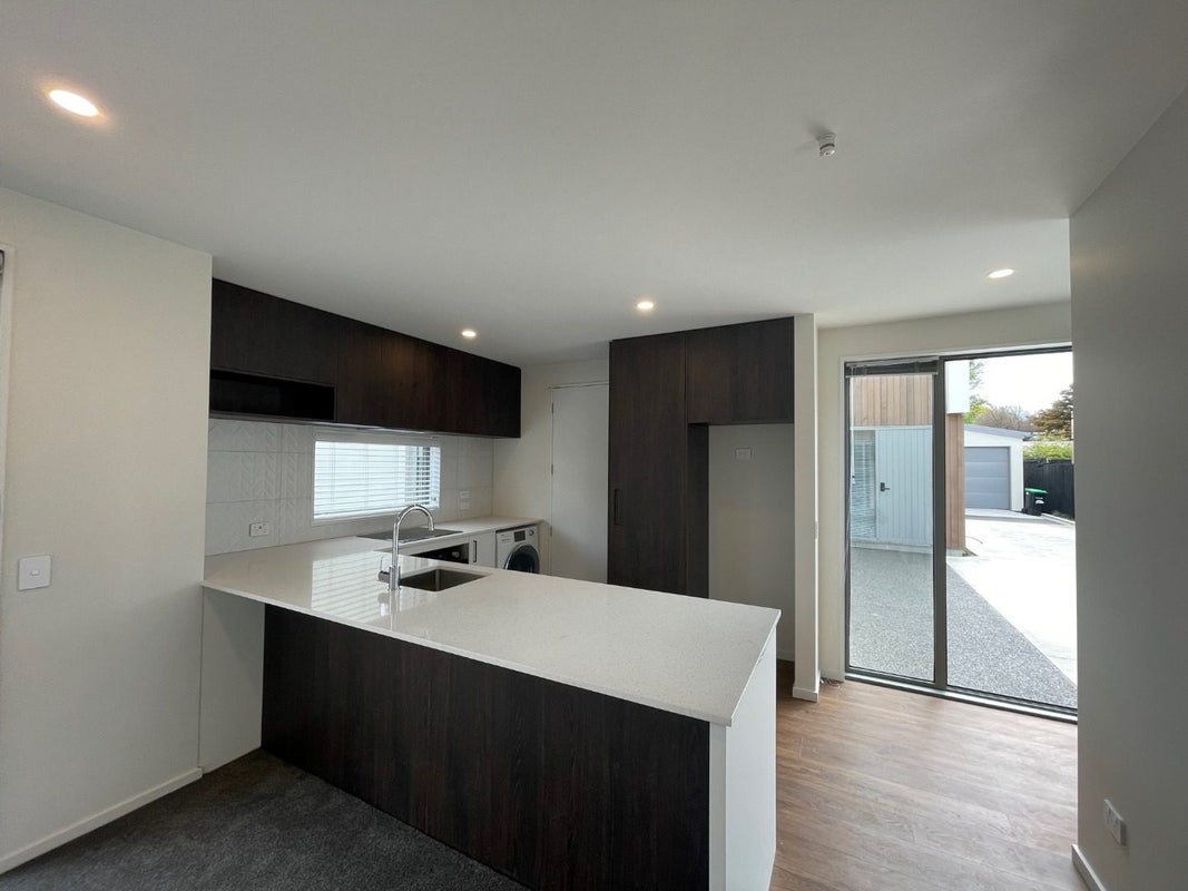 2/33 Frederick Street, Waltham, Christchurch - Carousel 2