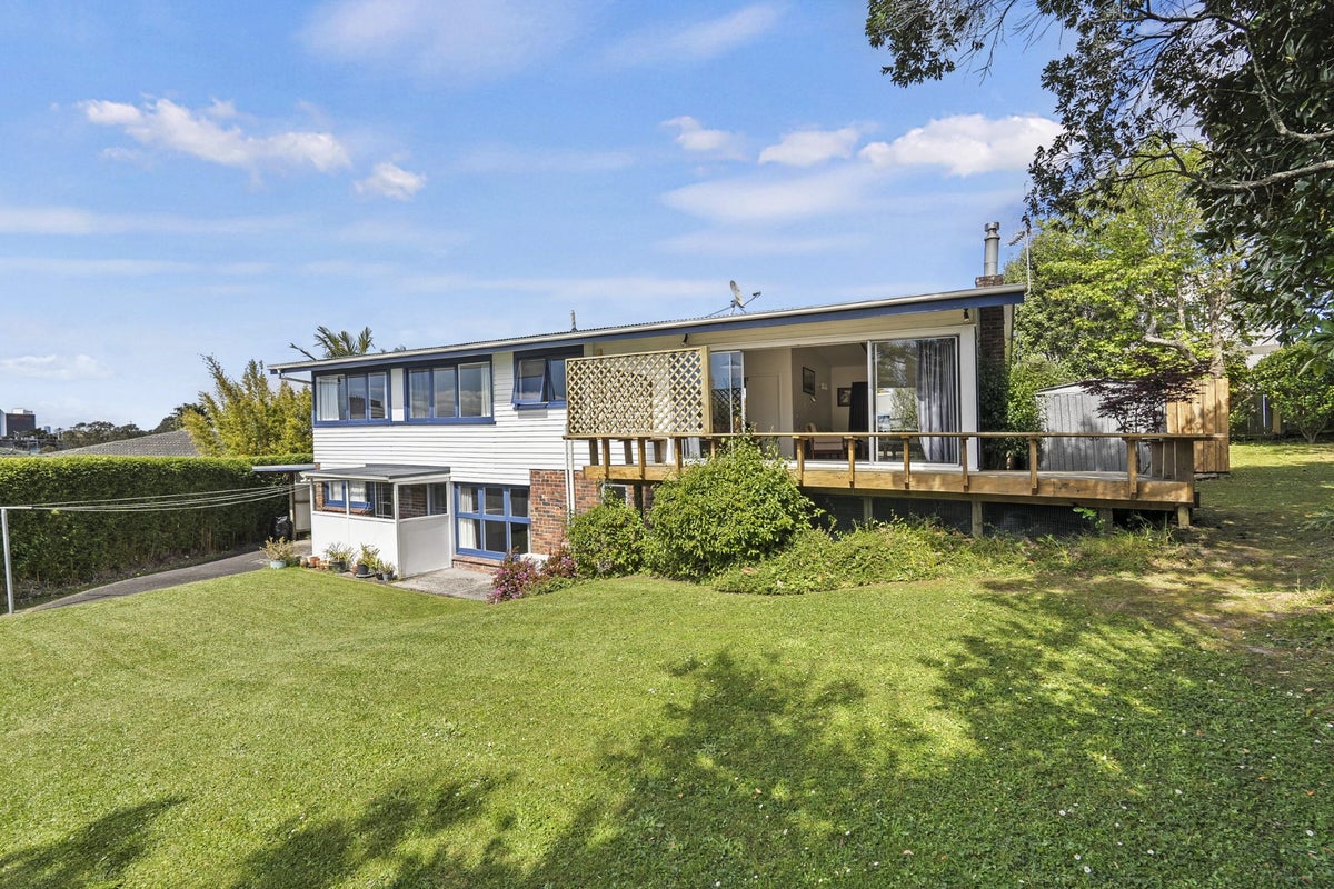 9 Forrest Hill Road, Milford, Auckland - Carousel 1