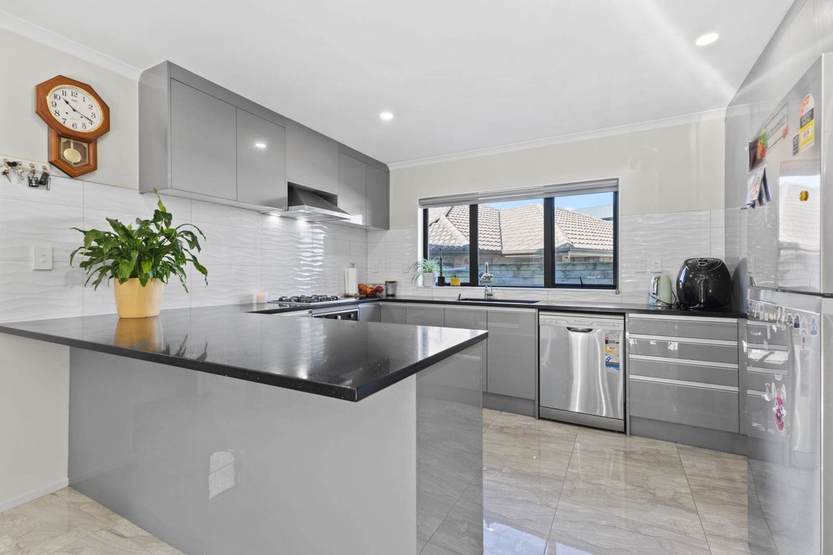 4 Hillside Road, Papatoetoe, Manukau City, Auckland - Carousel 2