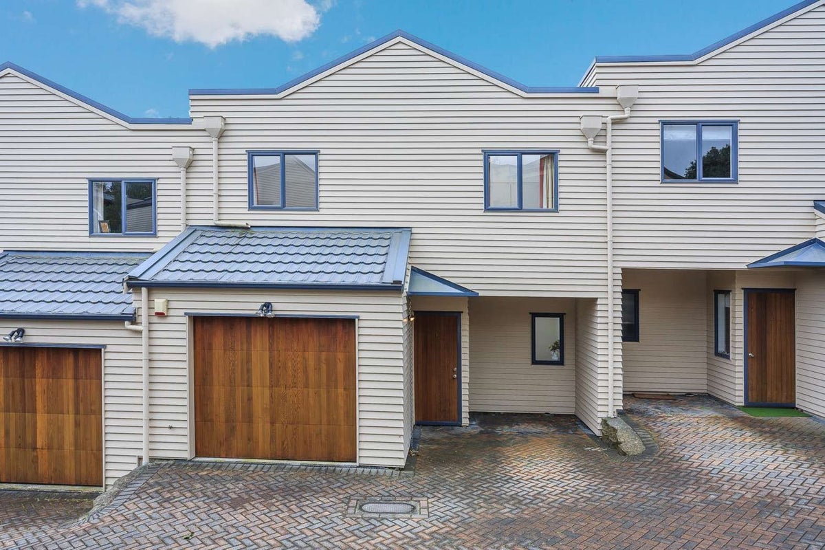 6/18 Pannill Place, Oteha, Auckland - Carousel 1