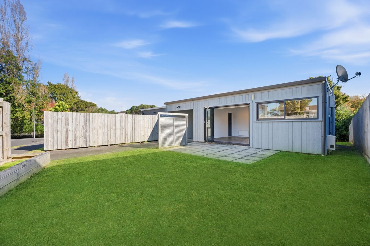 3/4 Cruickshank Crescent, Meadowbank, Auckland - Carousel 2