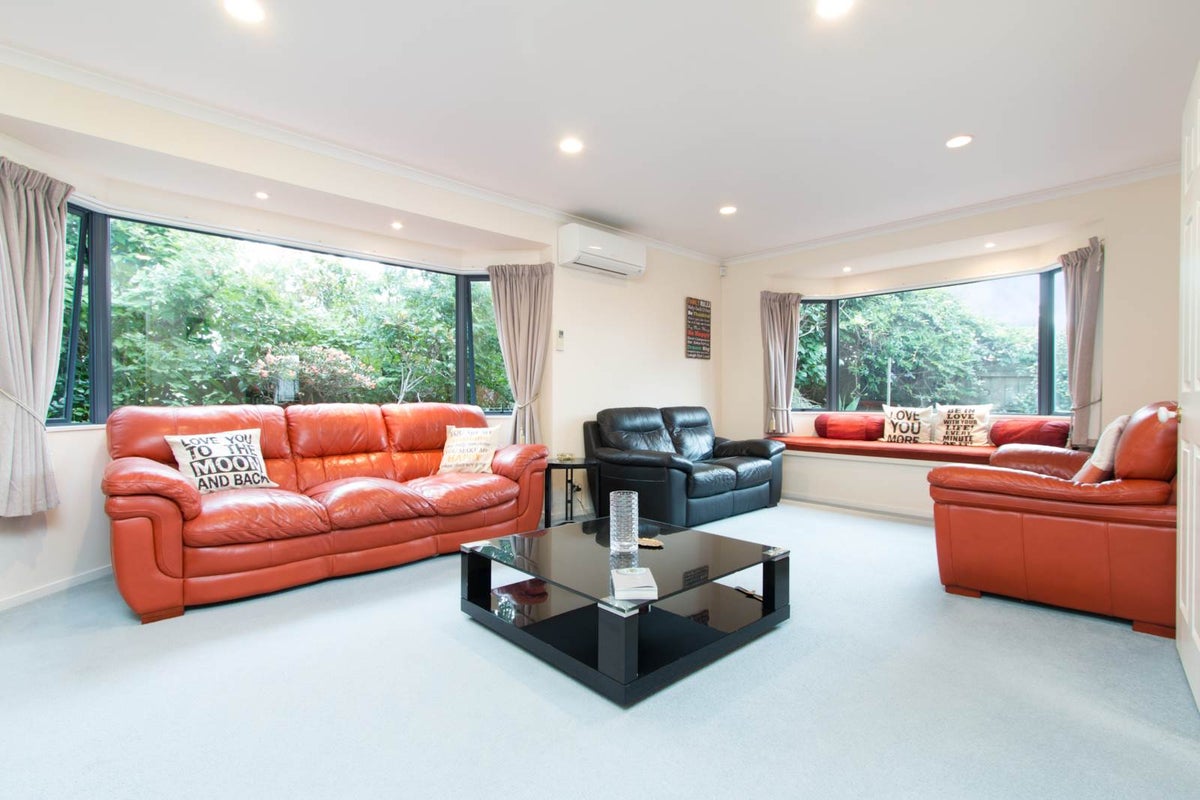 9 Cockle Bay Road, Cockle Bay, Auckland - Carousel 1