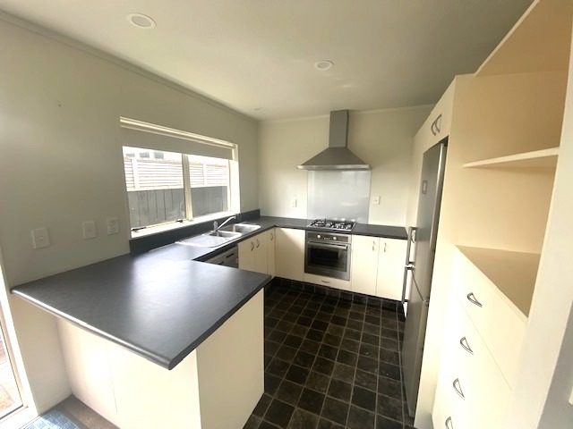 35 Raumati Road, Raumati Beach, Paraparaumu - Carousel 2