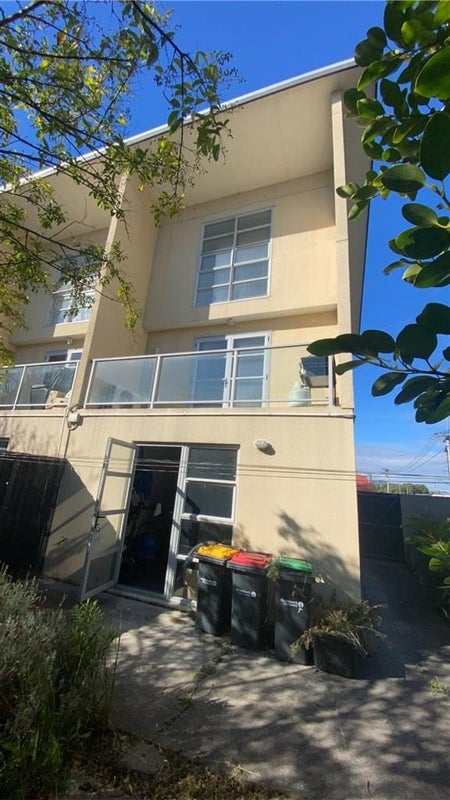 1/440 Barbadoes Street, Edgeware, Christchurch - Carousel 1
