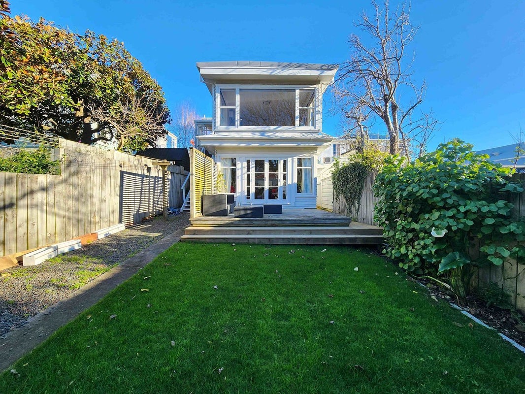 45 Queen Street, Mount Victoria, Wellington - Carousel 10
