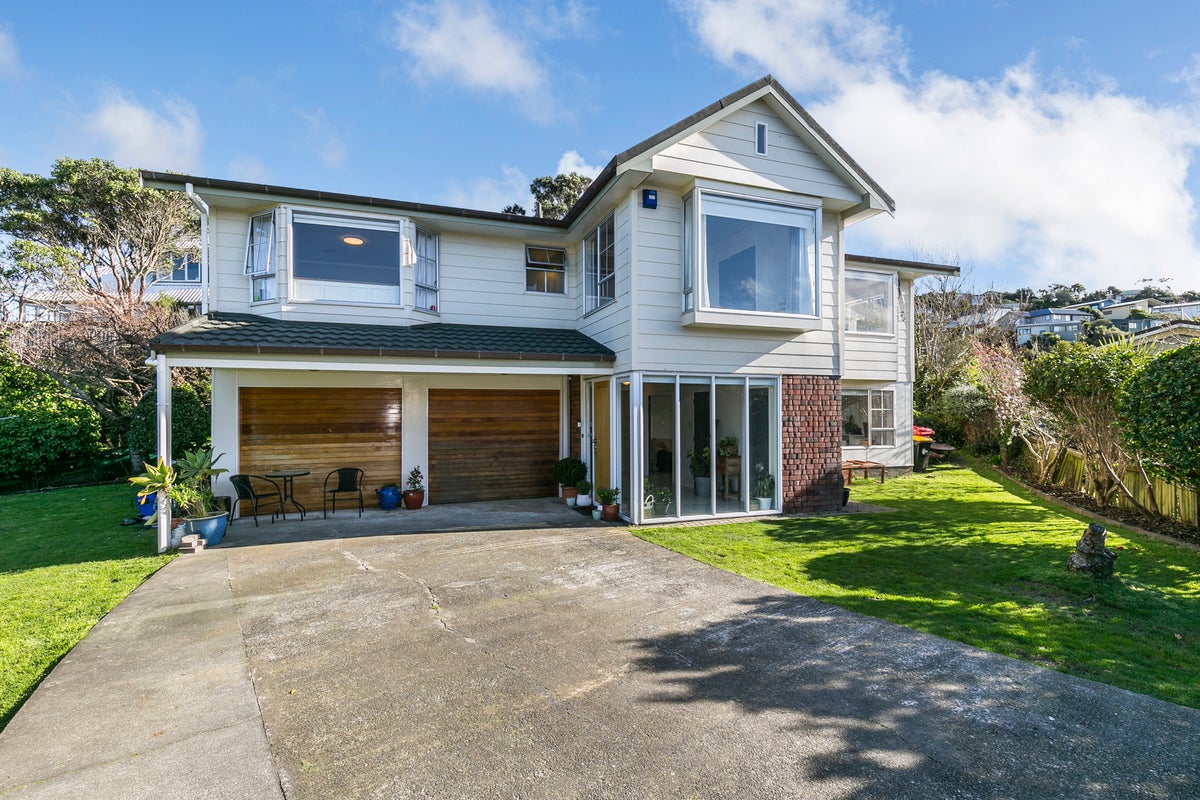 60 Cambrian Street, Churton Park, Wellington - Carousel 1