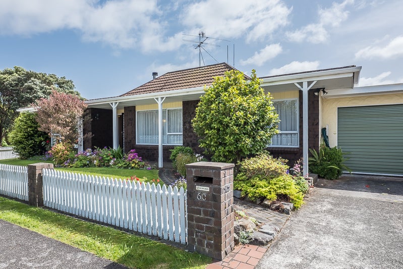 60 Rewarewa Crescent, Waikanae - Carousel 1