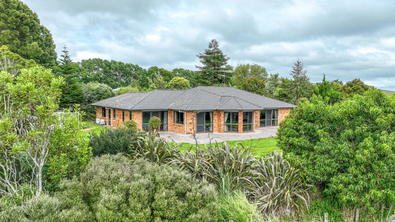 2876B State Highway 2, Waitakaruru, Ngatea - Carousel 1