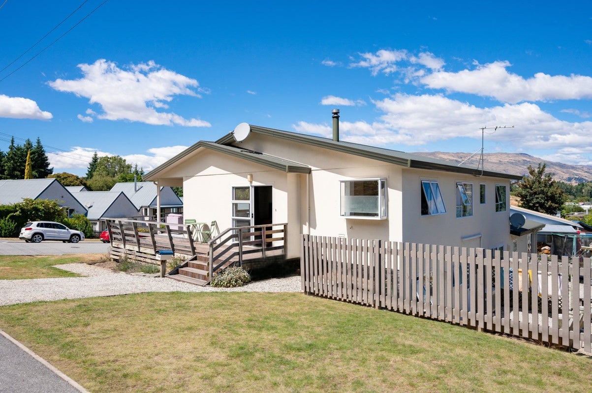 29 Hedditch Street, Wanaka - Carousel 1