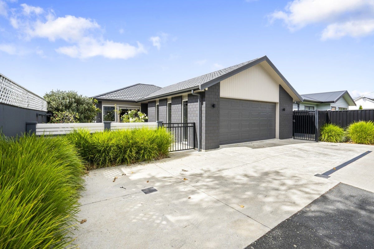 1A Camp Street, Heretaunga, Upper Hutt - Carousel 1