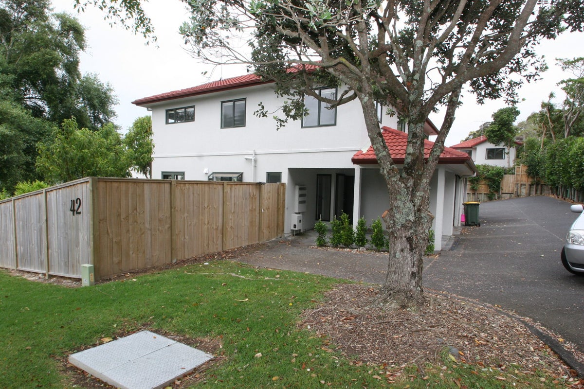 1/42 Fields Parade, Oteha, Auckland - Carousel 2