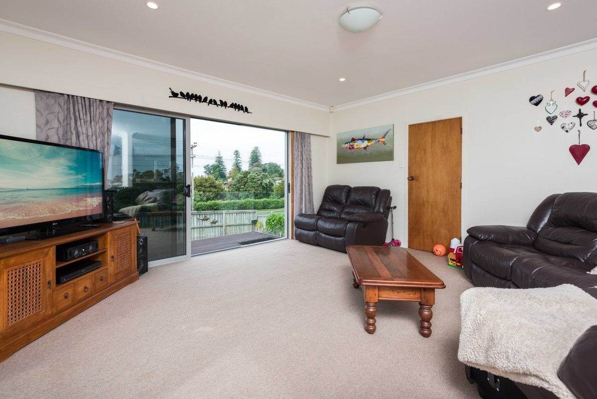 318 Otumoetai Road, Otumoetai, Tauranga - Carousel 2