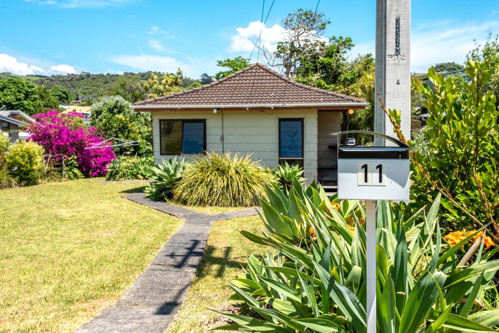 11 Puriri Road, Oneroa, Waiheke Island - Carousel 2