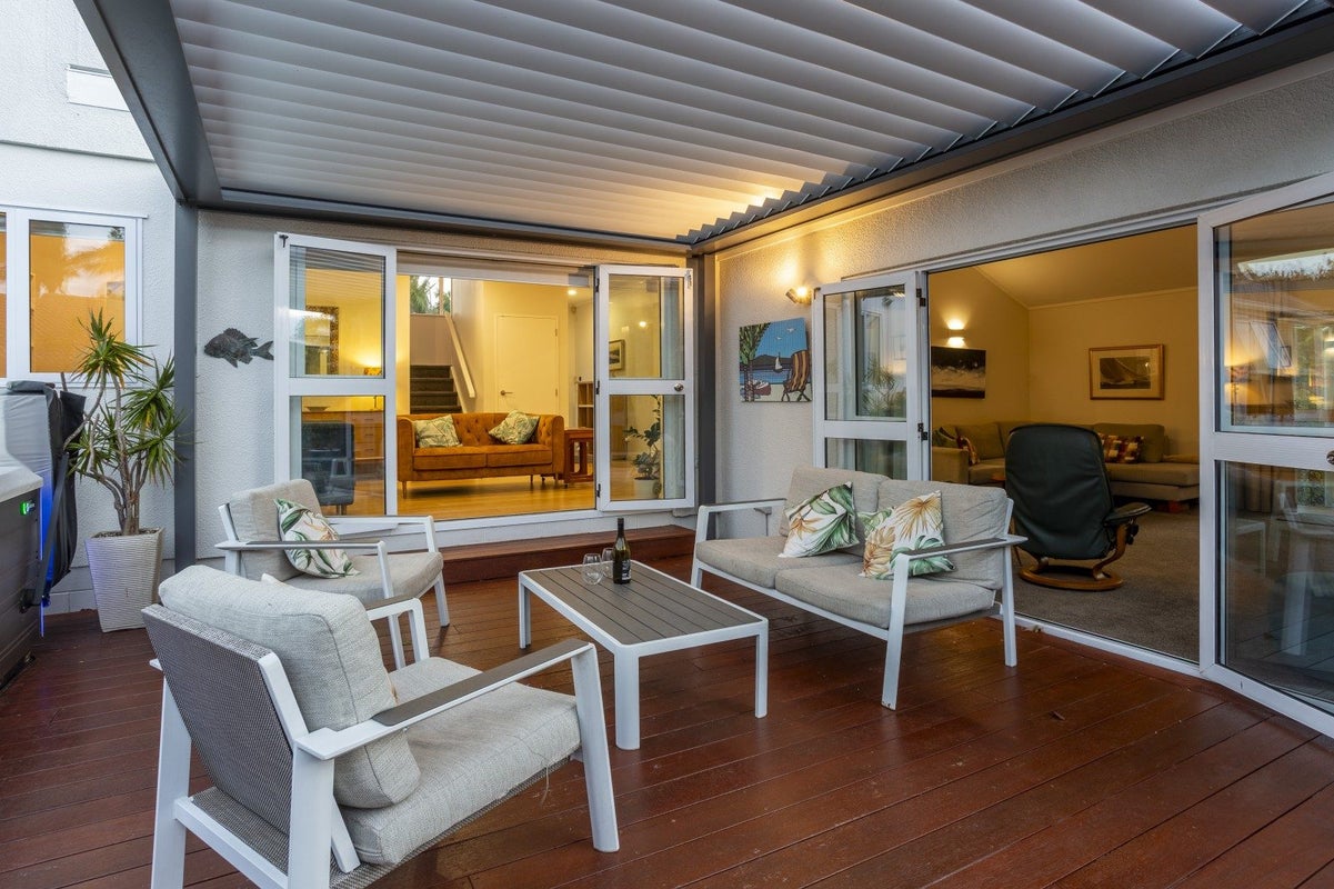 16 Waipuia Place, Greenhithe, Auckland - Carousel 2