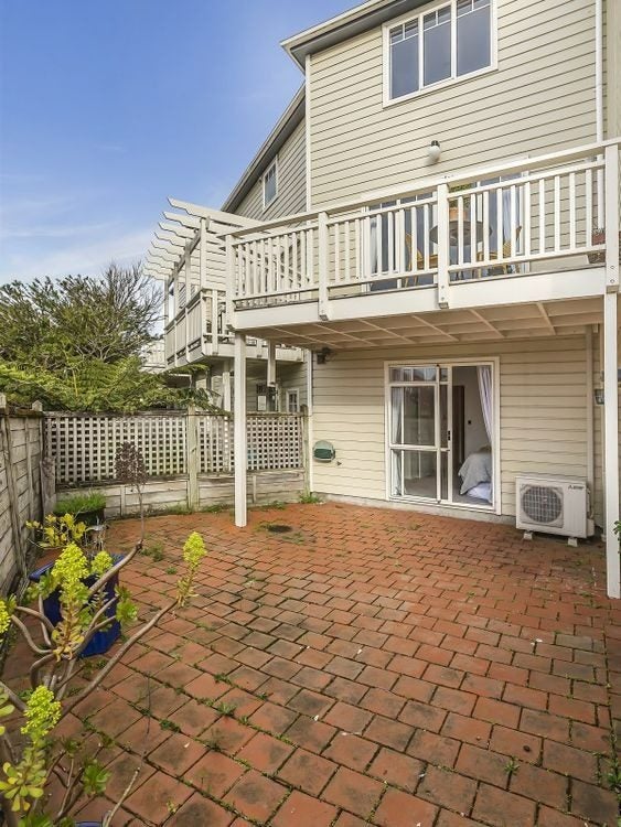 4/10 Colombo Street, Newtown, Wellington - Carousel 14