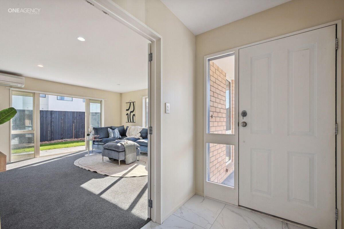 9A Hurricane Way, Wigram, Christchurch - Carousel 2