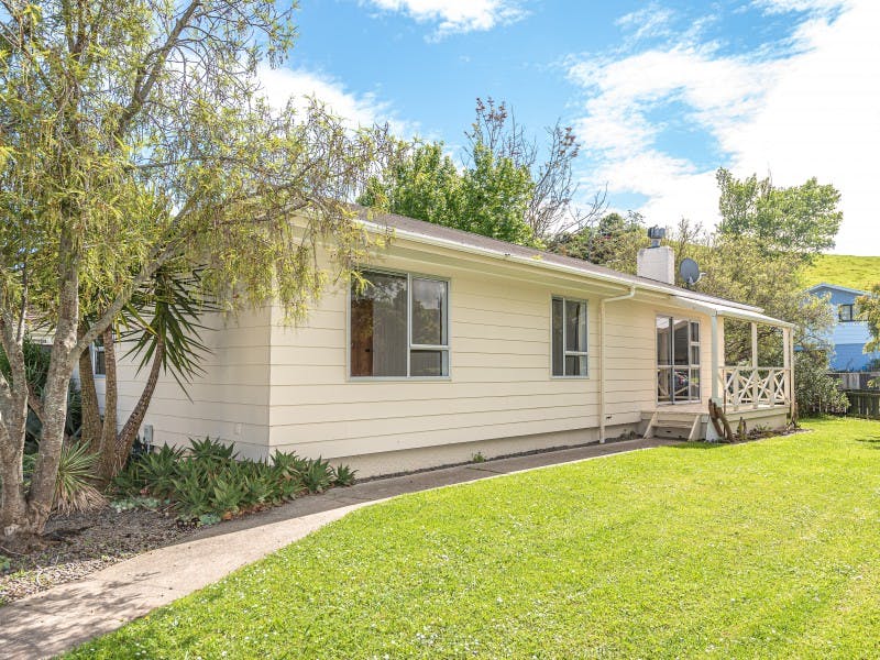 15 Massey Street, Aramoho, Whanganui - Carousel 1